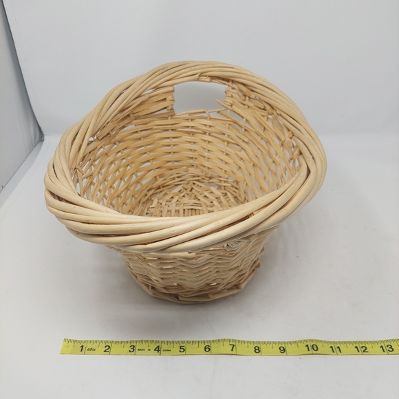 Willow Oval Wicker Basket Cut Out Handles Tan Storage Decorative Gift 16x10x8 - Picture 3 of 8